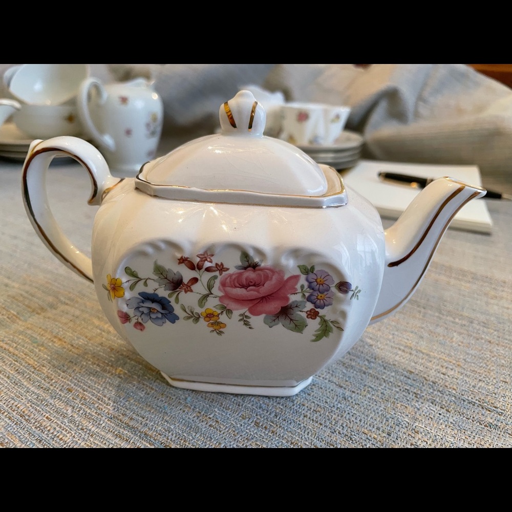 Sadler England collectible tea pot